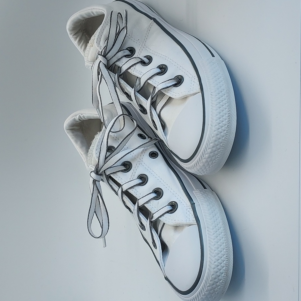 Converse All-stars women's size 6